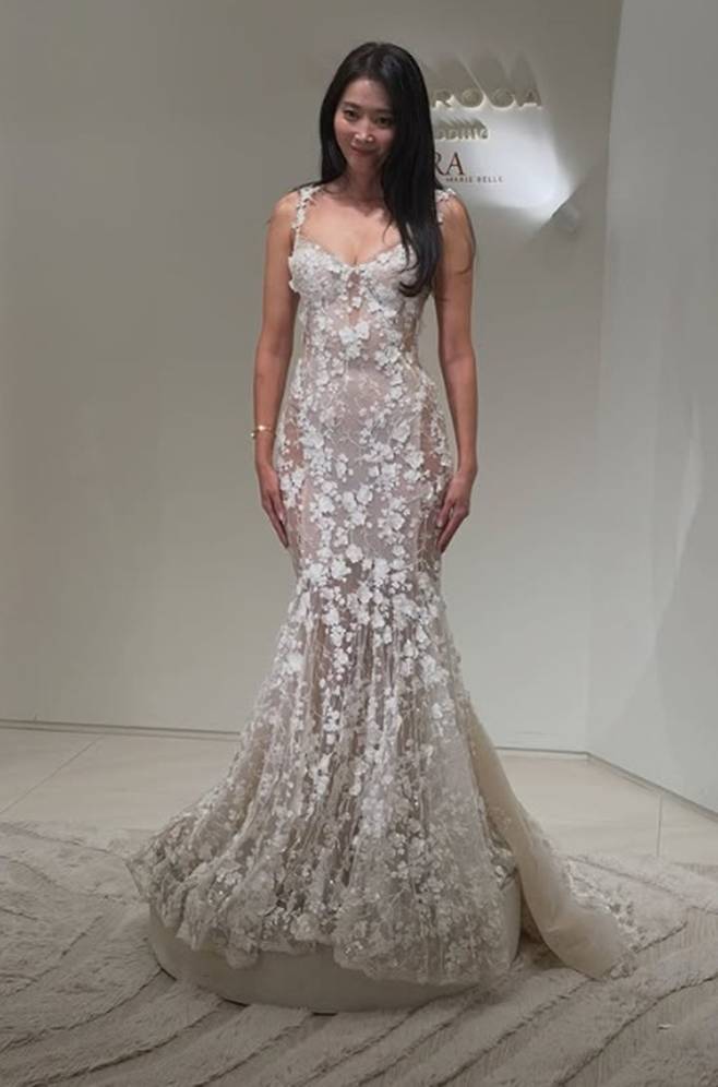 Actress Oh Yoon-ah showed off her dazzling figure in wedding dresses.On the 22nd, Oh Yoon-ah posted several photos along with the caption, Which one should I choose?The photos released captured Oh Yoon-ah posing in white wedding dresses of various designs.Wearing a ballgown dress featuring a voluminous silhouette, Oh Yoon-ah created an innocent atmosphere by holding the hem of the skirt with both hands.In another photo, she showed off a contrasting charm wearing a mermaid dress that highlighted her body line.In particular, a dress combining floral lace and sheer details further accentuated Oh Yoon-ahs slender silhouette.Adding to her innocent charm with long straight hair and natural makeup, Oh Yoon-ah perfectly pulled off the various wedding dress designs.Born in 1980, Oh Yoon-ah debuted in 2000 and is currently active in the entertainment industry.Last July, she received many congratulations after announcing her remarriage to a non-celebrity. Photo = Oh Yoon-ah