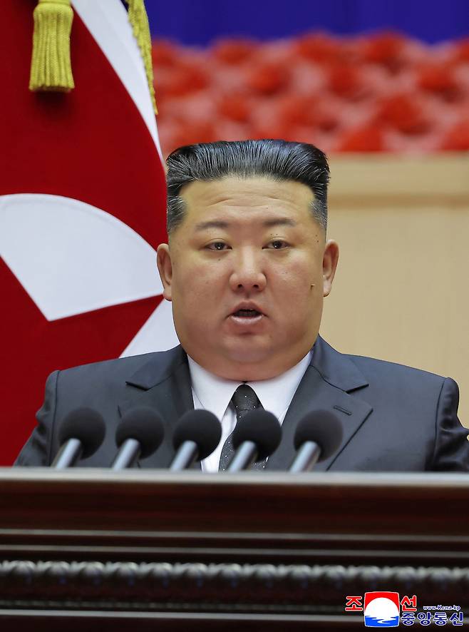 김정은 북한 국무위원장이 10월 22일과 23일 평양에서 조선인민군 제3차 중대장 대회를 주재하고 ‘새 시대 강군건설과 중대장들의 임무’에 대해서 연설했다고 조선중앙통신이 24일 보도했다. 연합뉴스
