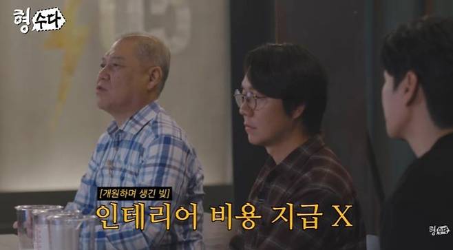 The case surrounding the discovery of a female body at a pier in Tongyeong, South Gyeongsang Province, has been brought back into the spotlight.Episode 3 of Season 3 of the E Channel original web variety show Hyungsuda, released on the YouTube channel Detectives Chatter on the 23rd, covered the so-called Propofol Overdose Body Disposal Case that occurred in the Tongyeong and Geoje areas of South Gyeongsang Province in 2017.On this episode, Lee Nak-jun, an otolaryngologist and author of the web novel Severe Trauma Center: Golden Hour, appeared to examine the case from the perspective of a medical expert.The incident came to light on the morning of July 5, 2017, when the body of a woman with a broken neck was discovered at a pier in a seaside village in Tongyeong. The deceased was clothed, and no obvious external injuries were found. Bottles of antidepressants and a wristwatch were placed near the body. Based solely on the scene, the circumstances could easily be mistaken for a suicide.While reviewing CCTV footage around the pier, police spotted an SUV that entered the access road in the early morning hours, stayed for about 30 minutes, and then left. The person who rented the vehicle was a 57-year-old doctor, identified as A, who ran a private clinic in Geoje. The victim was a patient treated by Dr. A, a 41-year-old woman living alone in Geoje.As the investigation progressed, clues also emerged from inside the vehicle. The victims DNA was detected on the seat, and a fixing pin identical in shape to the earring the victim had worn was found in the trunk. Police attempted to review CCTV footage from inside the clinic operated by Dr. A, but the relevant footage had already been deleted. The building owner stated that he deleted the footage at Dr. As request.Police secured additional CCTV footage installed outside the building. The footage showed the victim entering the clinic on July 4, the day before her body was discovered, but her exit was not visible. The broadcast reported that after restoring the deleted clinic CCTV footage, footage of Dr. A injecting the victim with medication was confirmed.The autopsy results revealed the presence of propofol in the victims blood. According to the broadcast, the victim visited the hospital due to insomnia and was administered a total of 1,391 mL of propofol over 26 occasions spanning approximately two months. Lee Nak-jun added, 15 mL is sufficient for sleep anesthesia.Dr. A was a doctor with a background as a university hospital professor. Although he opened a private clinic about four months prior to the victims death, he initially faced financial difficulties and debt issues. It is reported that as rumors spread that propofol could be prescribed relatively easily, patients from other regions, including those suffering from insomnia and those working in the entertainment industry, began visiting the clinic. During the investigation, it was also revealed that Dr. A repeatedly administered propofol without adequately checking the patients health condition.The victim visited the hospital on the day of the incident as well. The broadcast explained that while Dr. A was administering propofol continuously, the victim exhibited symptoms of convulsions and respiratory depression; although cardiopulmonary resuscitation was attempted, the victim ultimately passed away. It was reported that at the time, the hospitals IV room was not equipped with monitoring equipment capable of continuously observing the patients condition.After the victim died, Mr. A attempted to destroy evidence, such as by asking the building owner to delete CCTV footage from the hospital and the elevator. It was later revealed that he used a rental car to transport the body to the Tongyeong pier and disposed of it in the sea. Circumstances were also disclosed indicating that he left the victims belongings at the scene to make the circumstances of death appear different.Mr. A admitted to disposing of the body but claimed that the injection administered to the victim on the day of death was a nutritional supplement, not propofol.Lee Nak-jun expressed skepticism, stating, While a patient can die from administering IV fluids alone, this claim lacks credibility given the patients age of 41 and the absence of underlying conditions or heart disease.During the investigation, separate drug-related activities by hospital staff were also uncovered. According to the broadcast, a nursing assistant broke into the hospital and stole propofol while Mr. A was moving the body, then administered it to herself at home. It was reported that she assaulted her husband while under the influence of drugs, and the act came to light after a domestic violence report was filed.Ms. A was brought to trial on charges including negligent homicide, abandonment of a corpse, and violation of the Narcotics Control Act. On December 20, 2017, the first-instance court sentenced Ms. A to four years in prison and a fine of 3 million won. Lee Nak-jun expressed his bitterness, saying, Four years? A person died? and It is truly...