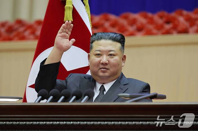 (평양 노동신문=뉴스1) = 북한 노동당 기관지 노동신문은 24일 "조선인민군 제3차 중대장대회가 10월 22일과 23일 수도 평양에서 진행됐다＂고 보도했다. 이날 열린 중대장 대회에는 김정은 총비서가 참석해 대회를 주재했다. [국내에서만 사용가능. 재배포 금지. DB 금지. For Use Only in the Republic of Korea. Redistribution Prohibited] rodongphoto@news1.kr