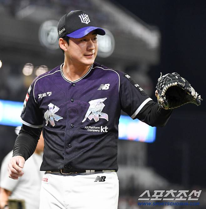 30일 광주 기아챔피언스필드에서 열린 KIA와 KT의 경기. 스기모토가 이닝을 마친 뒤 더그아웃으로 향하고 있다. 광주=박재만 기자 pjm@sportschosun.com/2026.09.30/