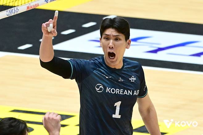 대한항공 미들블로커 김규민이 25일 전남광주 여수 진남체육관에서 열린 2026 여수·NH농협컵 프로배구대회 현대캐피탈과 결승에서 화이팅을 외치고 있다. 사진 KOVO