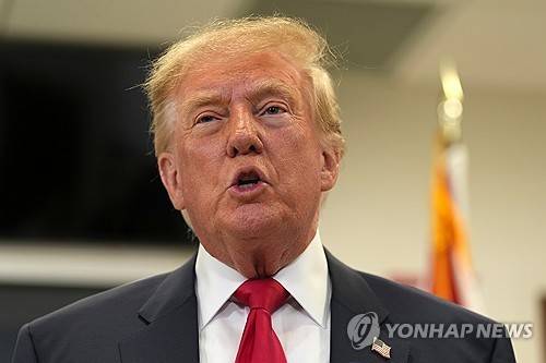 사전투표 나선 트럼프 대통령 [AP=연합뉴스. 재판매 및 DB 금지]