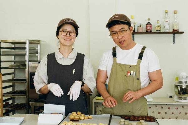 동심제과 이나래(왼쪽) 씨와 그의 남편 이교열 씨. /박수진