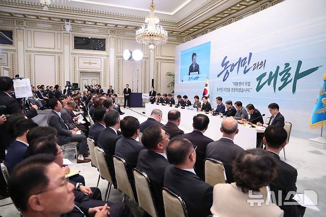[서울=뉴시스] 김진아 기자 = 이재명 대통령이 26일 청와대 영빈관에서 열린 '농어민과의 대화'에서 발언을 하고 있다. 2026.10.26. bluesoda@newsis.com