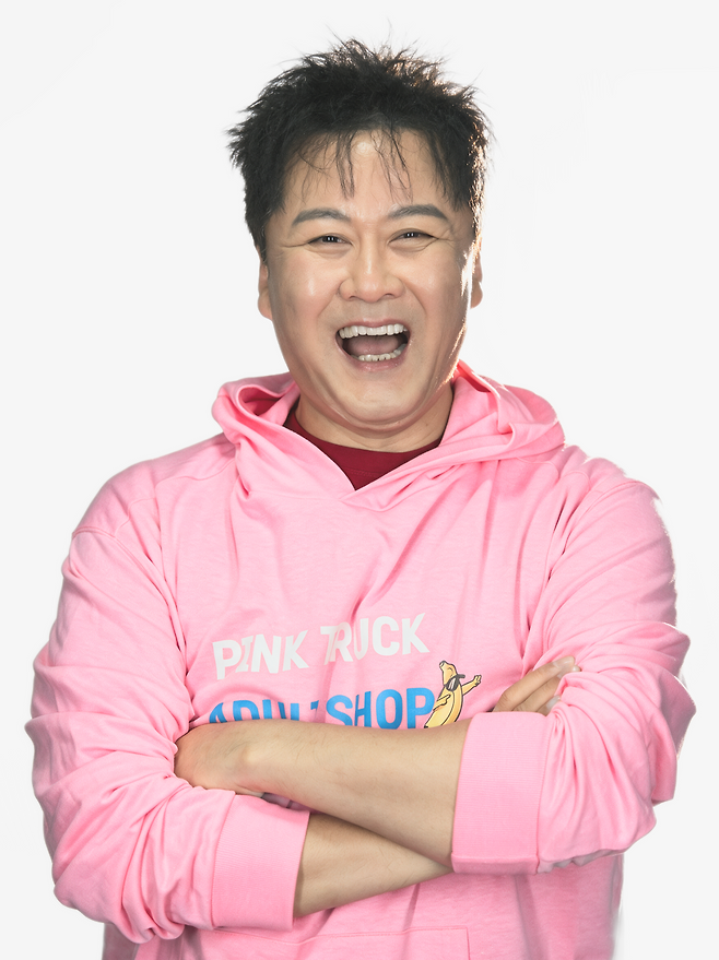 연극 ‘핑크트럭’ 앙코르 공연에서 주인공 허상만 역을 맡은 배우 공형진. 11월 28일부터 대학로 스타릿홀에서 관객들과 만난다. 사진제공｜스튜디오킬러웨일
