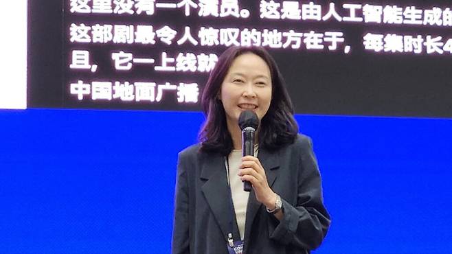 AI를 활용하면 기존 콘텐츠의 팬들도 자신만의 영상과 이야기를 만들어 유통할 수 있다. 그러나 이 본부장은 창작 참여가 확대되는 만큼 새로운 권리 문제가 발생하고, 생산된 콘텐츠와 이용 데이터가 특정 플랫폼에 집중될 가능성도 커진다는 점에 주목했다. (사진=테크42)