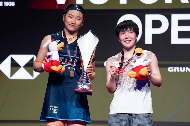 Winner An Se Young of South Korea, left, and runner-up Akane Yamaguchi of Japan pose after their women's singles final at the Denmark Badminton Open in Odense, Sunday, Oct. 18, 2026. (Frank Cilius/Ritzau Scanpix via AP) DENMARK OUT; MANDATORY CREDIT







<저작권자(c) 연합뉴스, 무단 전재-재배포, AI 학습 및 활용 금지>