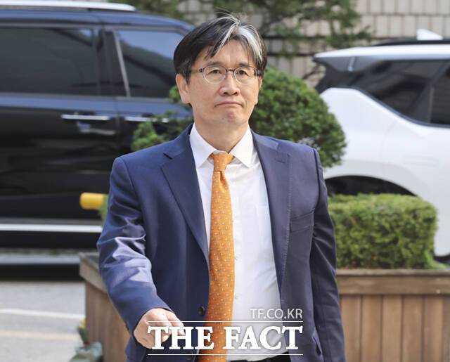 오동운 공수처장이 지난 8일 오전 서울 서초구 서울중앙지법에서 열린 직무유기 혐의 1심 공판에 출석하고 있다. /이새롬 기자