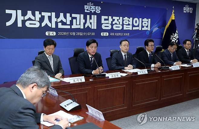 가상자산과세 당정협의회, 발언하는 조승래 재경위원장 (서울=연합뉴스) 배재만 기자 = 조승래 국회 재정경제기획위원장이 28일 국회 의원회관에서 열린 '가상자산과세 당정협의회'에서 발언하고 있다. 2026.10.28 scoop@yna.co.kr