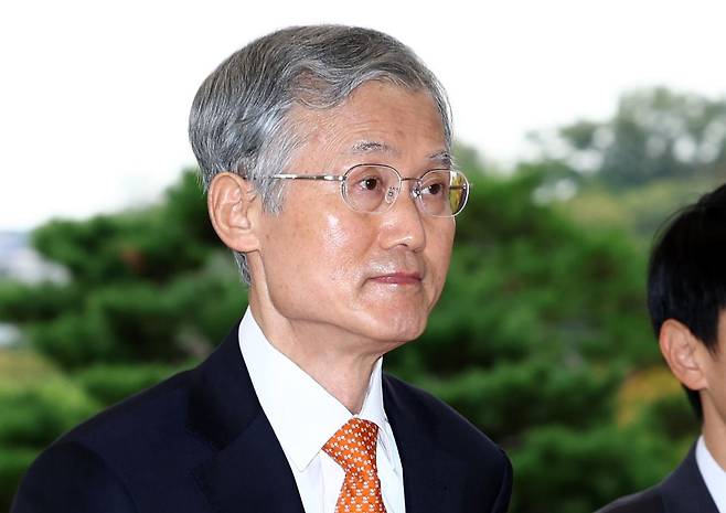 조희대 대법원장이 29일 서울 서초구 대법원으로 출근하고 있다. 뉴시스