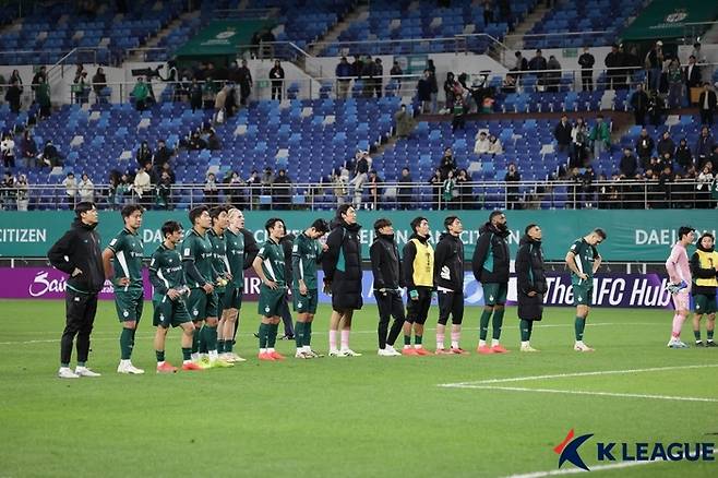 대전 선수단이 비셀 고베에 패한 뒤 아쉬워하고 있다. 사진 | 한국프로축구연맹