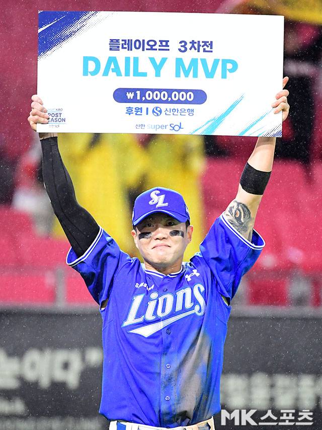 29일 오후 광주-기아챔피언스필드에서 2026 신한 SOL KBO 포스트시즌(PS) 삼성 라이온즈와 KIA 타이거즈의 플레이오프(PO·5전3선승제) 3차전이 열렸다. 삼성이 6-4 승리를 거둔 가운데 류지혁이 데일리 MVP에 선정됐다. 사진(광주)=김영구 기자