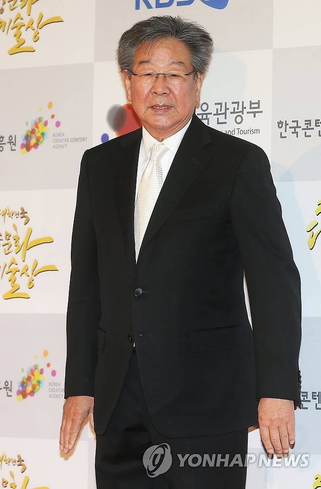 배우 최불암 (서울=연합뉴스) 2014년 '2014 대한민국 대중문화예술상' 시상식에서 은관 문화훈장을 받는 배우 최불암. 2026.10.29 [연합뉴스 자료사진] photo@yna.co.kr