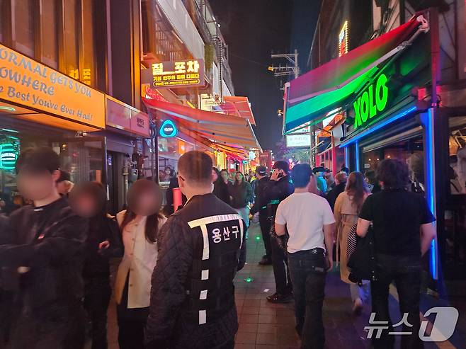 30일 오후 11시 30분쯤 서울 용산구 이태원역 인근 세계음식문화거리의 모습. 2026.10.30 ⓒ 뉴스1 유채연 기자