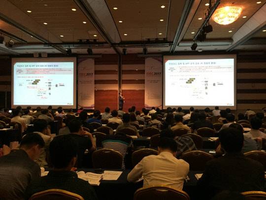 엔피코어는 콘퍼런스 첫날인 5일 김무정 상무의 강연을 가졌다. '샌드박스의 장점을 살린 엔드포인트 중심의 APT 및 랜섬웨어 방어체계 구축'이란 주제로 가진 강연에서 엔피코어는 랜섬웨어 차단기술이 나아가야 할 방향을 제시했다. 강연은 페이스북을 통해 실시간 Q&A 시간도 가졌다. 강연 후에는 많은 관계자들이 한꺼번에 바로 전시부스를 방문해 추가 질문을 쏟아냈다. 워너크라이 랜섬웨어 차단 데모 영상 및 시연도 가졌다. 엔피코어 제공