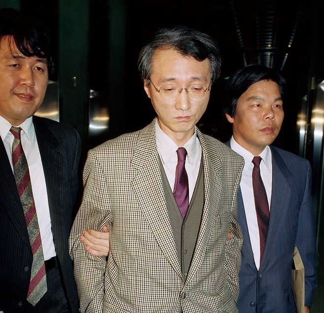 1992년 10월29일 검찰청에 구속되고 있는 마광수 교수 © 사진=연합뉴스
