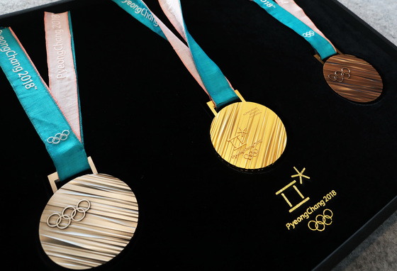 평창 동계올림픽 메달리스트들에게 수여될 메달은 우리 민족의 상징인 한글을 모티브로 제작됐다./뉴스1
