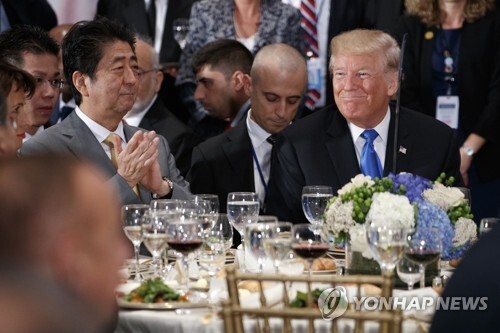 제72차 유엔총회 오찬에 참석한 아베 일본 총리와 트럼프 대통령 [AP=연합뉴스 자료사진]