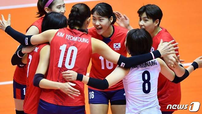 한국 여자배구대표팀이 태국을 꺾고 올 시즌 모든 국제대회를 기분 좋게 마무리 지었다. (아시아배구연맹 홈페이지). © News1