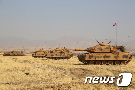 터키 하부르 국경검문소 인근에 배치된 터키군 탱크. (자료사진) © AFP=뉴스1