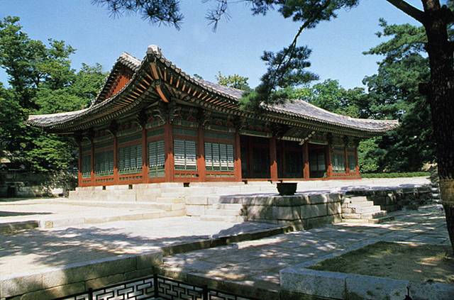 창경궁 안에 있는 통명전은 조선 시대 임금의 생활 공간이었다. /문화재청