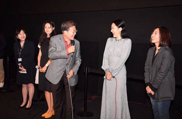 문재인 대통령, 엄지원 문재인 대통령, 엄지원