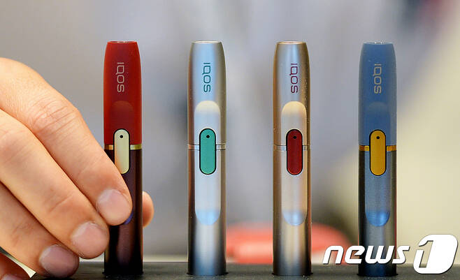 '담배업계 아이폰'으로 불리는 필립모리스사의 궐련형 전자담배 아이코스(IQOS)./뉴스1 © News1 오대일 기자