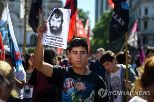 20대 아르헨티나 청년 활동가의 죽음에 대한 진상 규명을 촉구하는 시위 [AFP=연합뉴스]