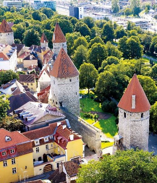 탑의 숲이라는 뜻의 탈린에는 중세시대에 지어진 26개의 성탑이 옛 모습 그대로 남아있다.