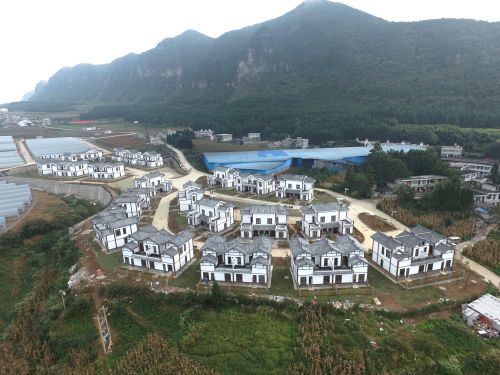 빈곤지역으로 꼽히던 구이저우성 비제시 다팡촌은 탈빈공정을 통해 말끔하게 변했다.[출처: 차이나닷컴]