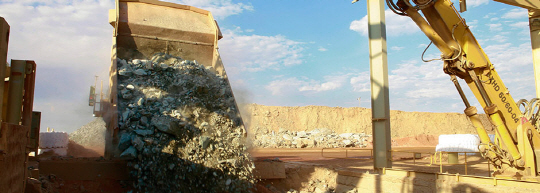 호주의 한 금광에서 현지 광산업체 KCGM의 중장비들이 채굴 작업을 하고 있다.  KCGM 홈페이지