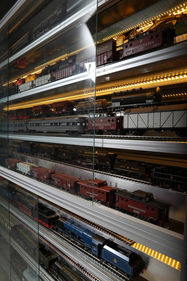 박물관 외벽을 둘러싼 전시공간을 가득 메운 기차 모형들. 우상조 기자