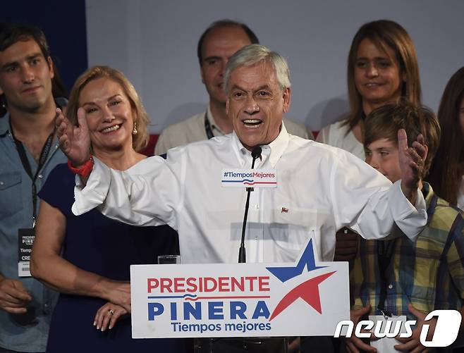 세바스티안 피녜라 전 대통령이 19일(현지시간) 칠레 대선 1차투표에서 선두를 기록했다. © AFP=뉴스1