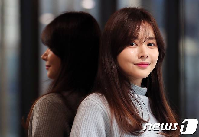 KBS 드라마 '고백부부'에 출연한 배우 한보름이 21일 오후 서울 종로구 뉴스1 본사에서 인터뷰에 앞서 포즈를 취하고 있다. 2017.11.21/뉴스1 © News1 이재명 기자