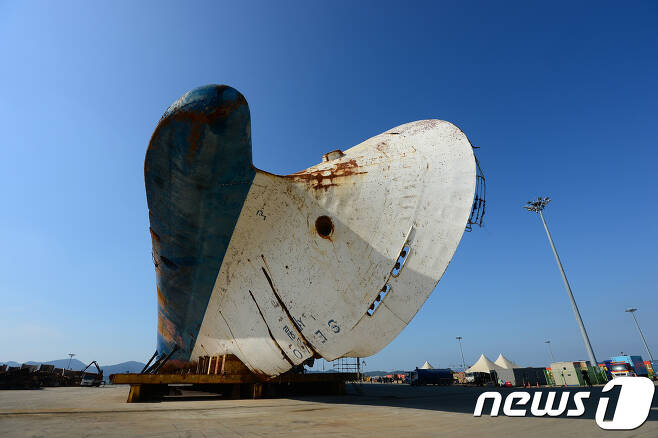 목포신항에 거치된 세월호 선체 2017.11.16/뉴스1 © News1 박준배 기자