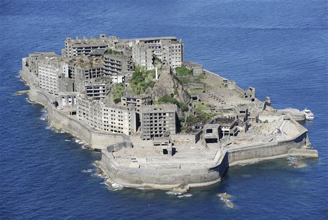 ‘군함도’로 알려진 일본 나가사키 앞바다의 섬 하시마. 1940년대 강제징용된 조선인들이 석탄 채굴에 동원됐다가 100명 이상이 숨진 곳이다. <한겨레> 자료사진