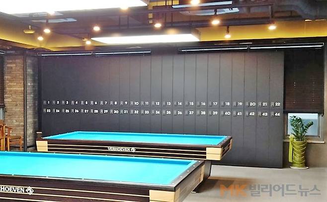 동호인들을 위한 개인 사물함이 마련된 서울 마곡의 대대전용 당구장.