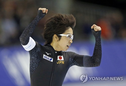 여자 1,000ｍ 세계신기록을 세우고 기뻐하는 고다이라 나오(일본).(AP=연합뉴스)