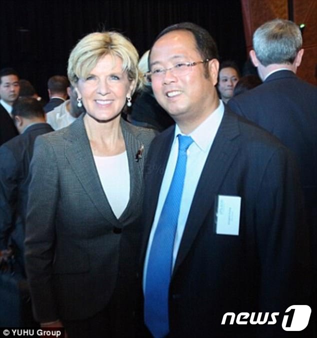 중국인 사업가 후앙 시앙모(오른쪽)는 야권 노동당에 막대한 돈을 들이며 호주 정치권에 로비를 벌여온 것으로 알려졌다. [출처=Yuhu group]© News1
