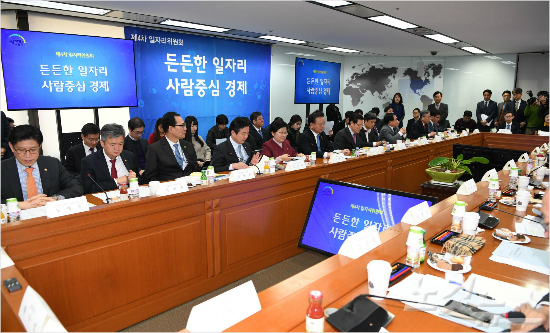 12일 서울 광화문 KT빌딩에서 열린 제4차 일자리위원회 회의가 열리고 있다. (사진=박종민 기자)
