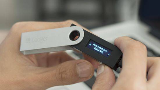 프랑스 기업 레저(Ledger)가 개발한 암호화폐 하드웨어 지갑 '나노S(Nano S)'