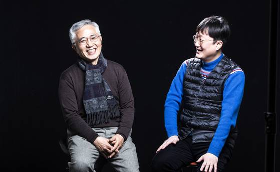 정권수씨는 요즘 성과만 보고 일할 때 느끼지 못했던 동료애를 느낀다고 했다. 오은 시인은 정씨의 이야기를 들으며 "CEO로 계실 때 그 회사에 다녔어야 한다"고 너스레를 떨었다. 박종근 기자