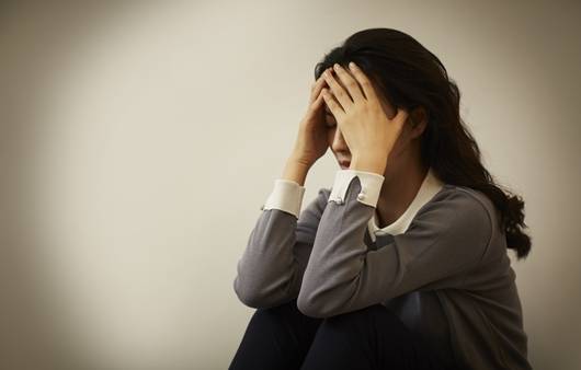 우울한 기분의 여성