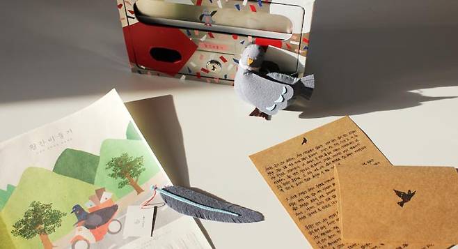 매달 한 번 직접 쓴 손편지를 구독자에게 배달하는‘월간 비둘기’프로젝트. /월간 비둘기