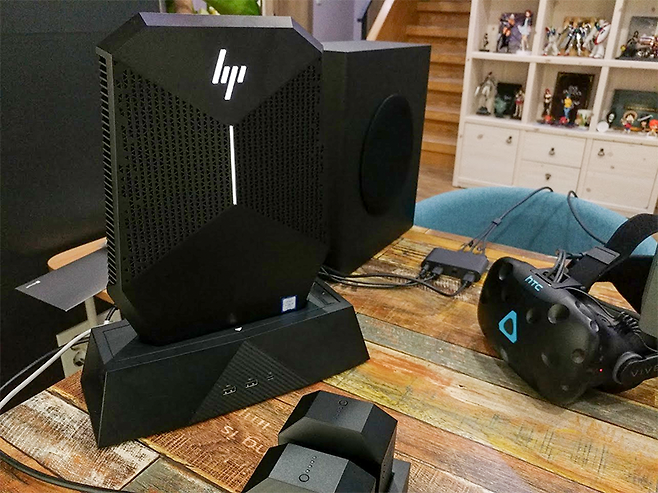 HP Z VR 백팩PC와 도킹 스테이션