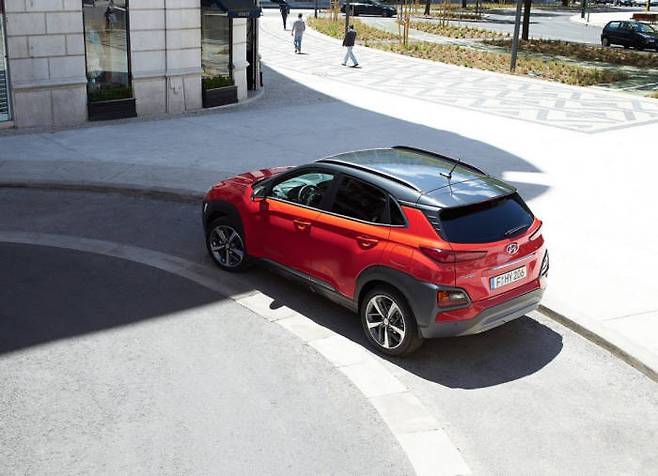 코나의 측후면 모습.