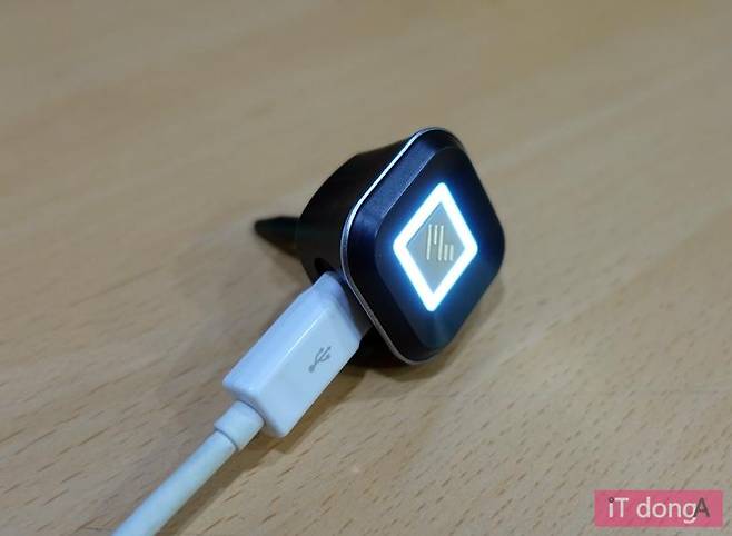 마이크로USB 단자로 간편하게 충전