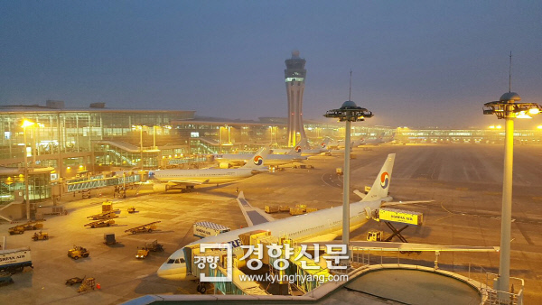 18일 개장한 인천공항 제2여객터미널에 항공기들이 접현해 있다.|인천국제공항공사 제공