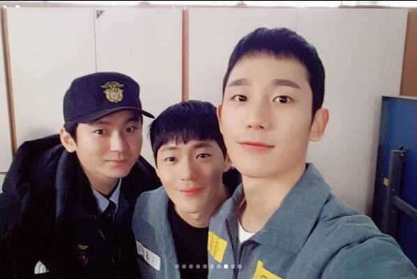 '슬기로운 깜빵생활' 정해인·박해수·이규형·정웅인·정경호/사진=정해인 SNS